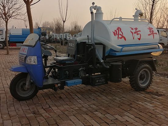 三輪吸糞車(chē)
