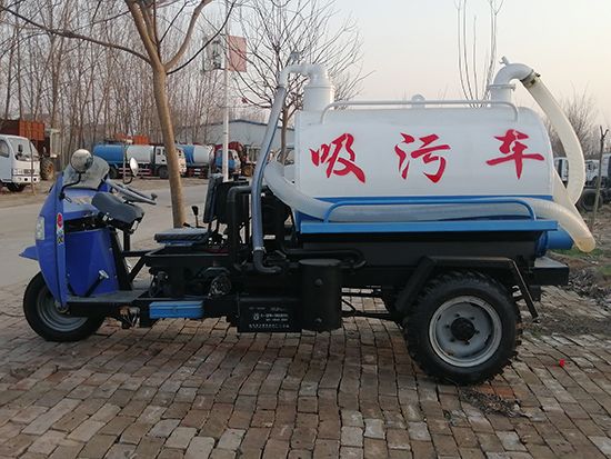 三輪吸糞車