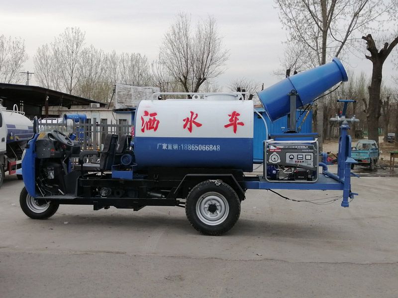 三輪灑水車