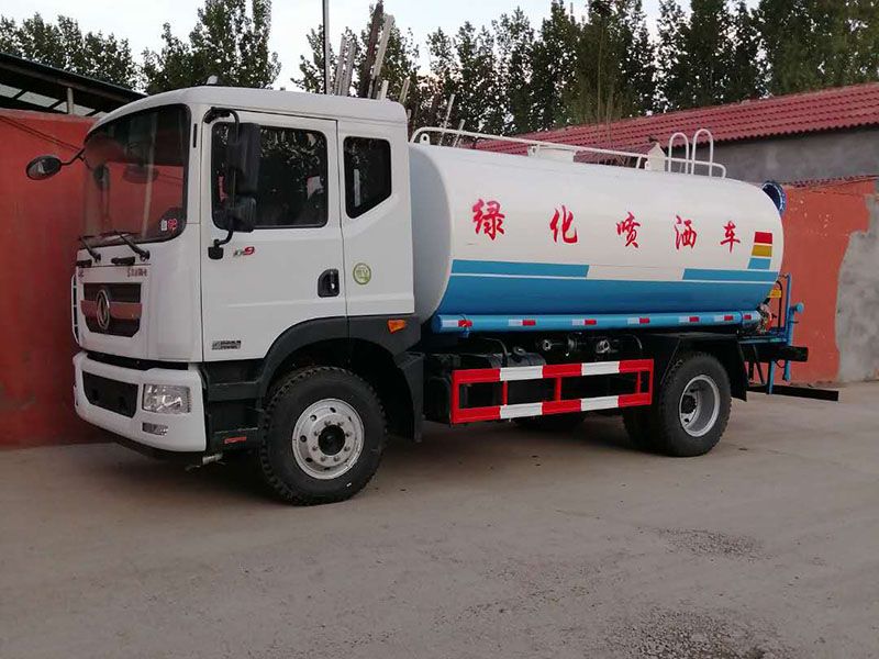 東風(fēng)多利卡15霧炮灑水車(chē)