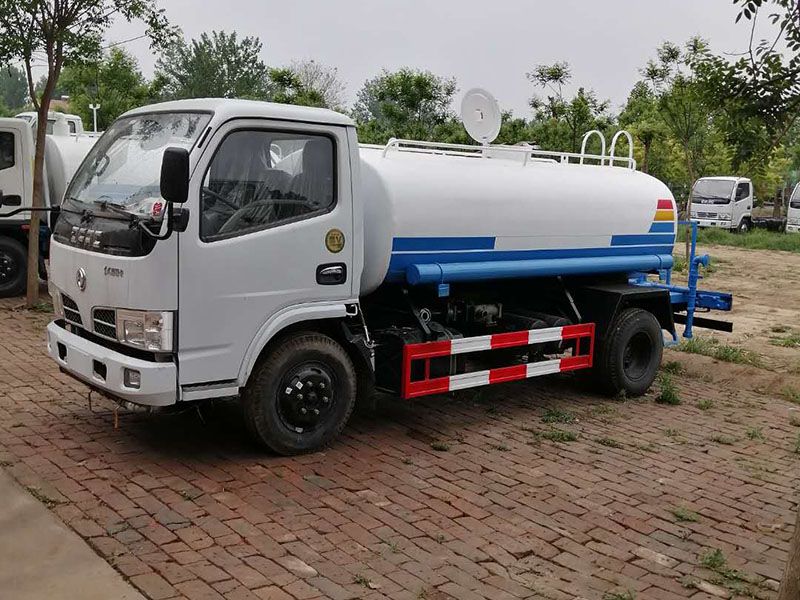 東風(fēng)多利卡5噸灑水車