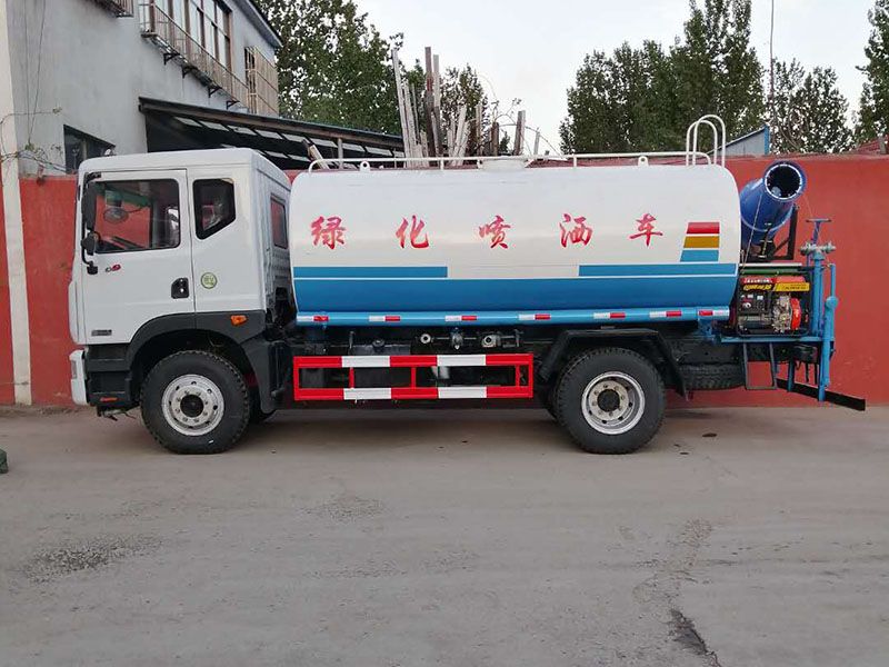 東風(fēng)多利卡15霧炮灑水車(chē)