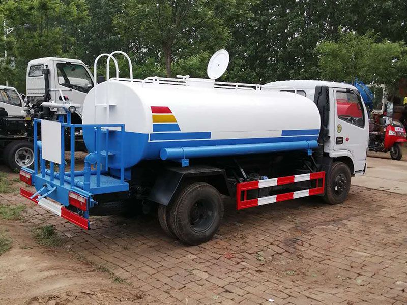 東風(fēng)多利卡5噸灑水車