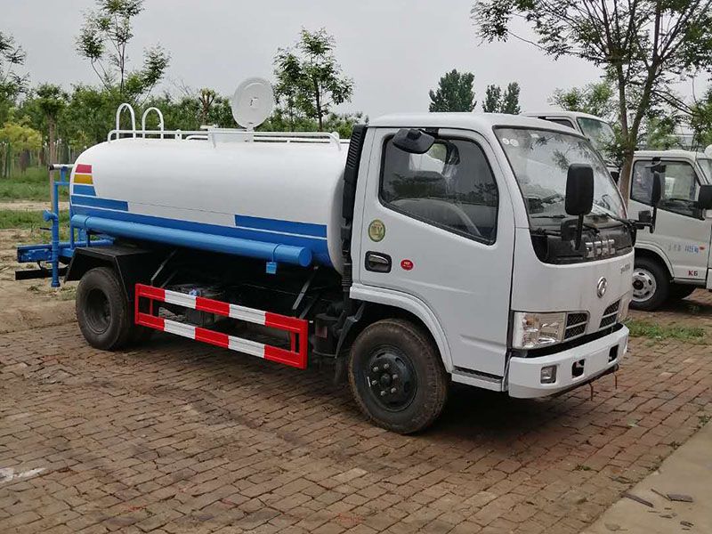 東風(fēng)多利卡5噸灑水車