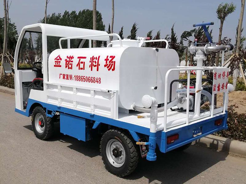 觀光四輪高炮灑水車