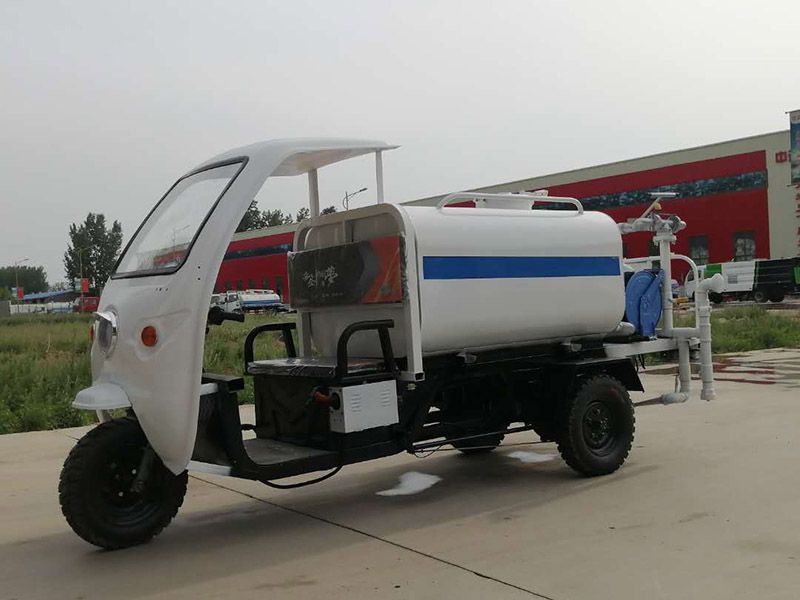 工程三輪灑水車