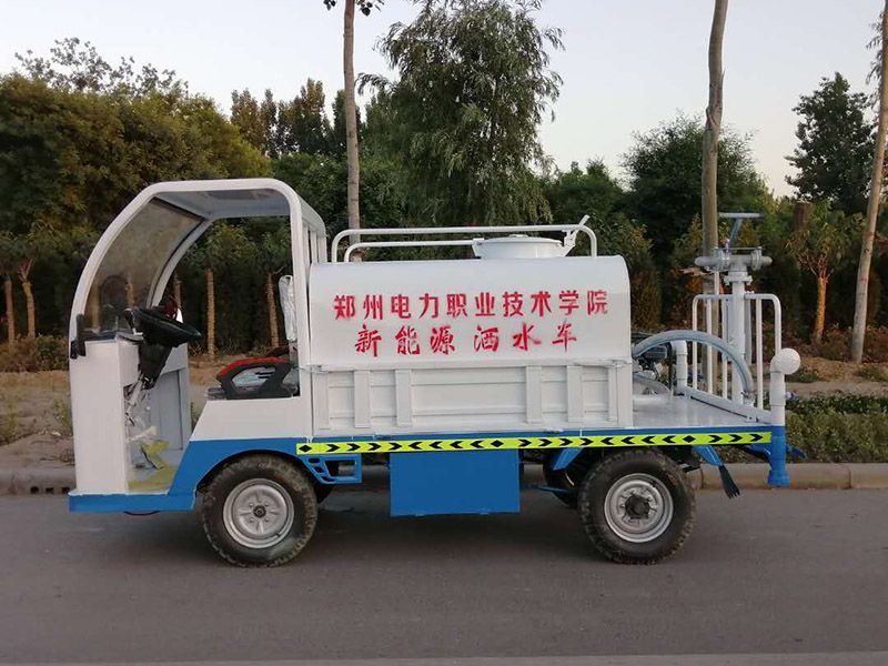 新能源四輪灑水車