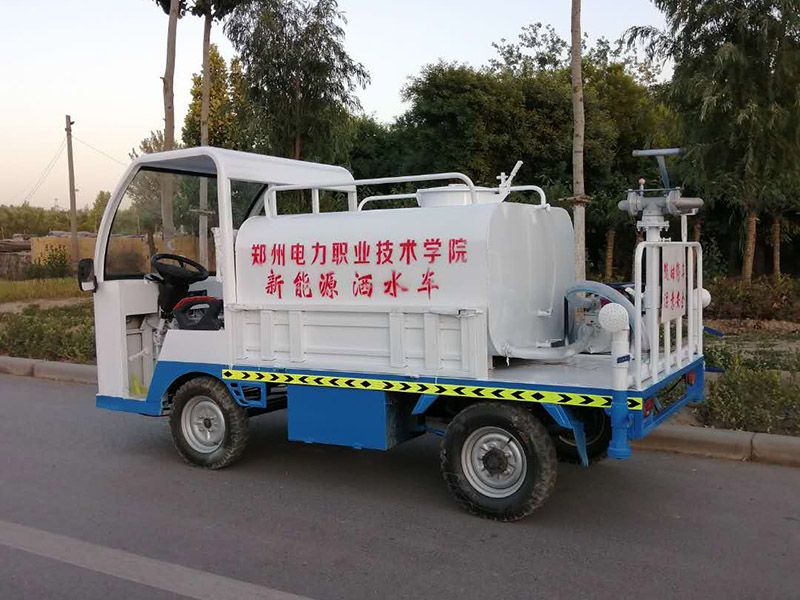 新能源四輪灑水車