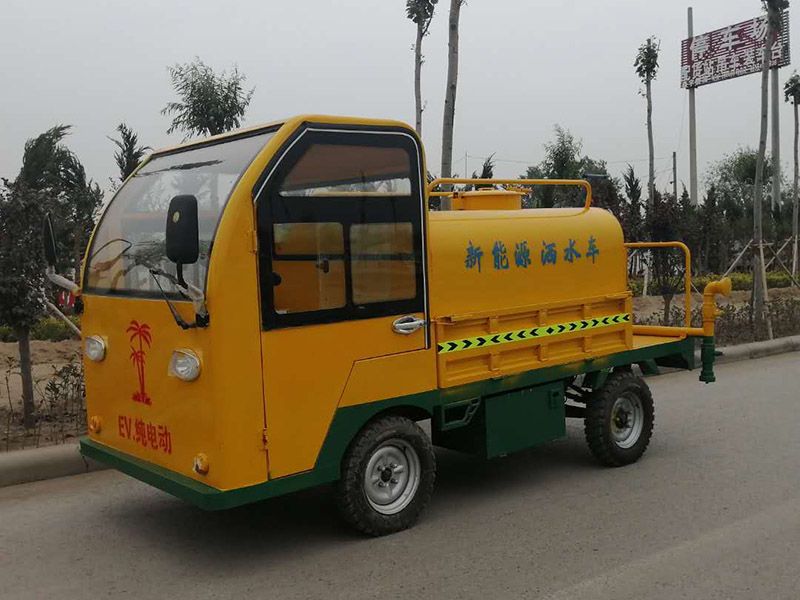 工程四輪灑水車