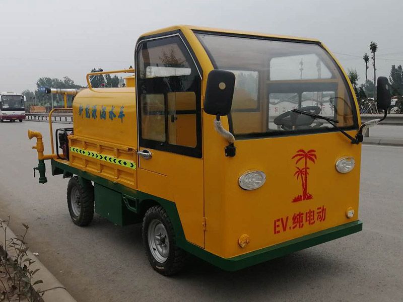 工程四輪灑水車
