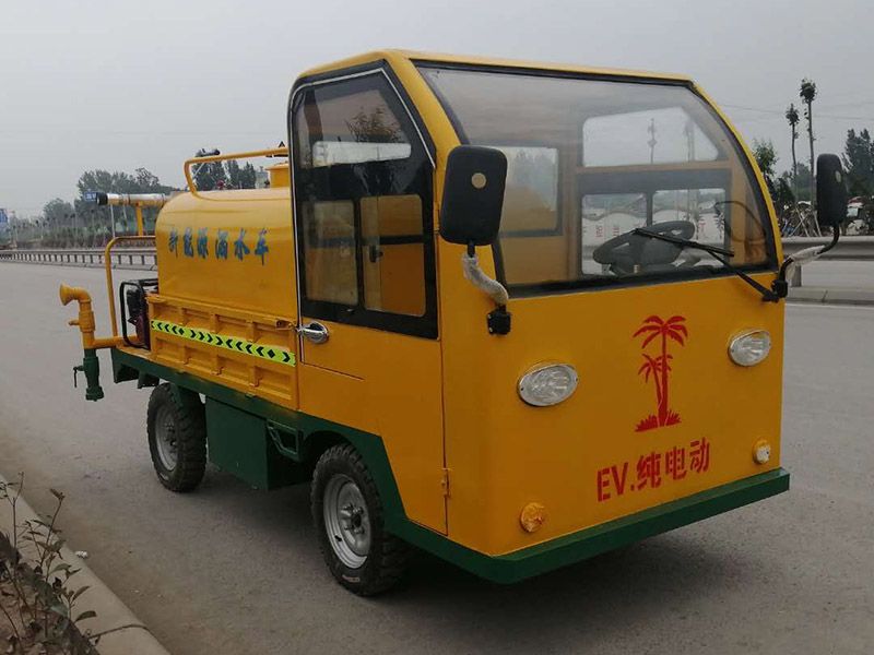 工程四輪灑水車