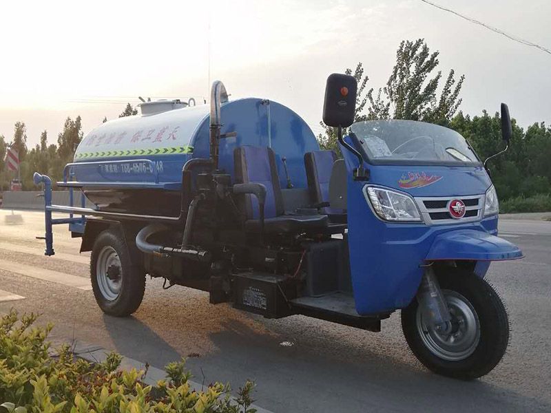五征自吸功能灑水車