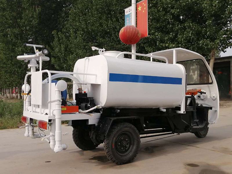 工程三輪灑水車(chē)