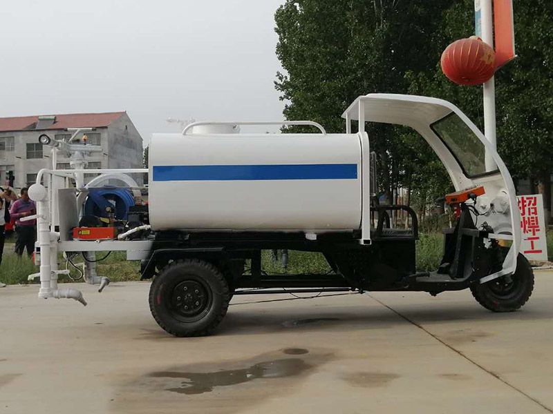 工程三輪灑水車(chē)