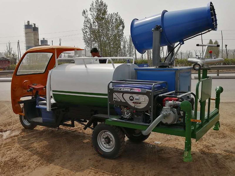 工程三輪霧炮灑水車