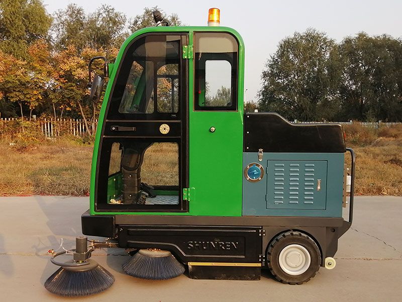 高端電動掃地車