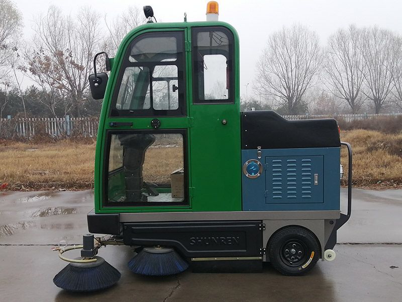 高端電動掃地車