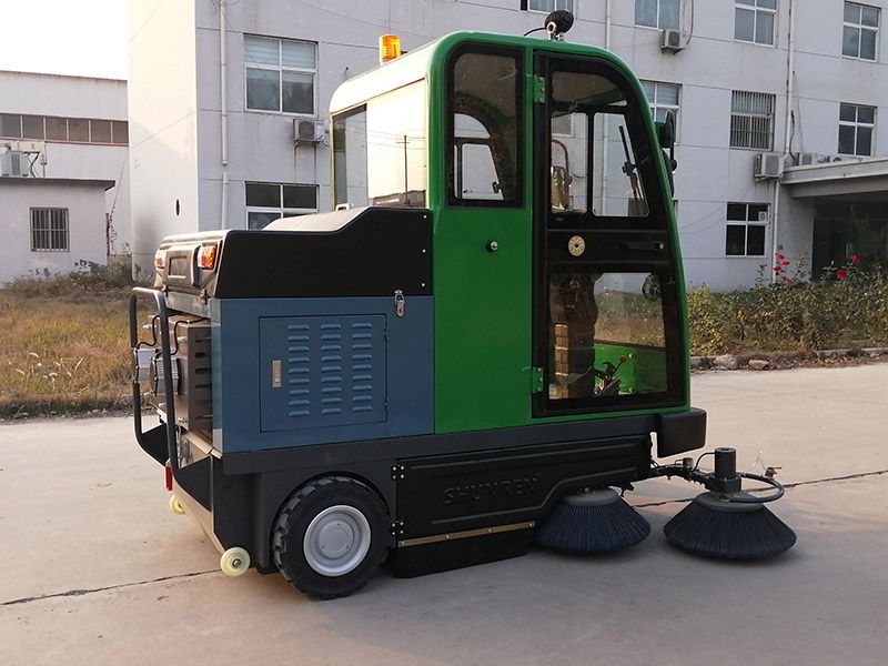 高端電動掃地車