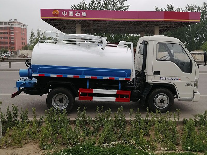 福田吸糞車