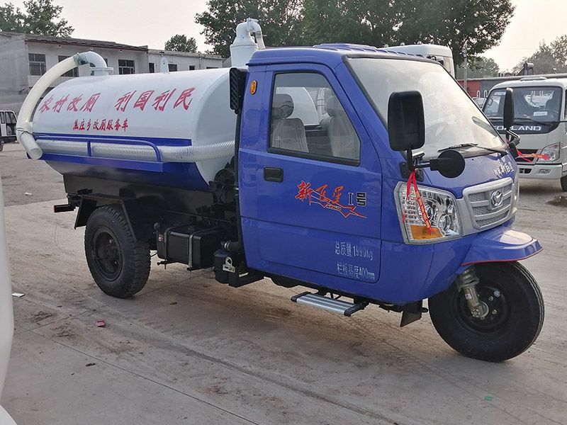 三立方吸糞車