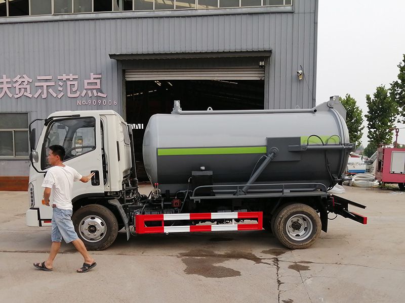 福田吸污車