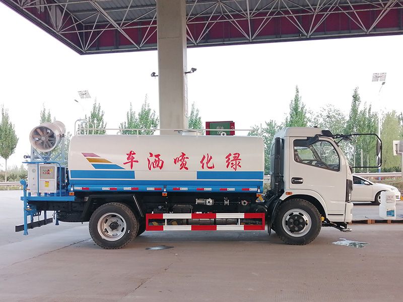 綠化噴灑車