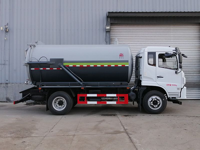 吸污車